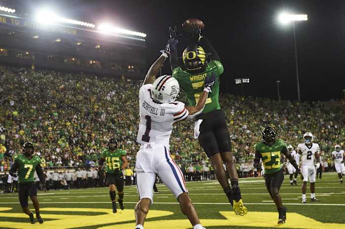 Oregon cornerback Mykael Wright intercepts pass